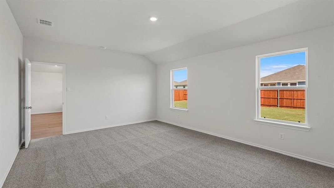 Spacious, unfurnished interior of a new home in Bluff Springs, Ferris (Image 21).