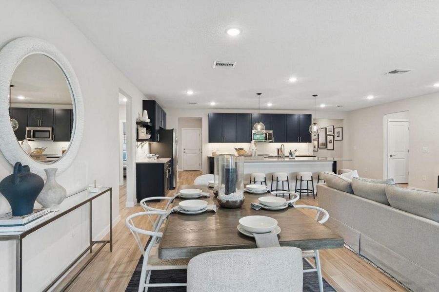 Dining Area & Kitchen