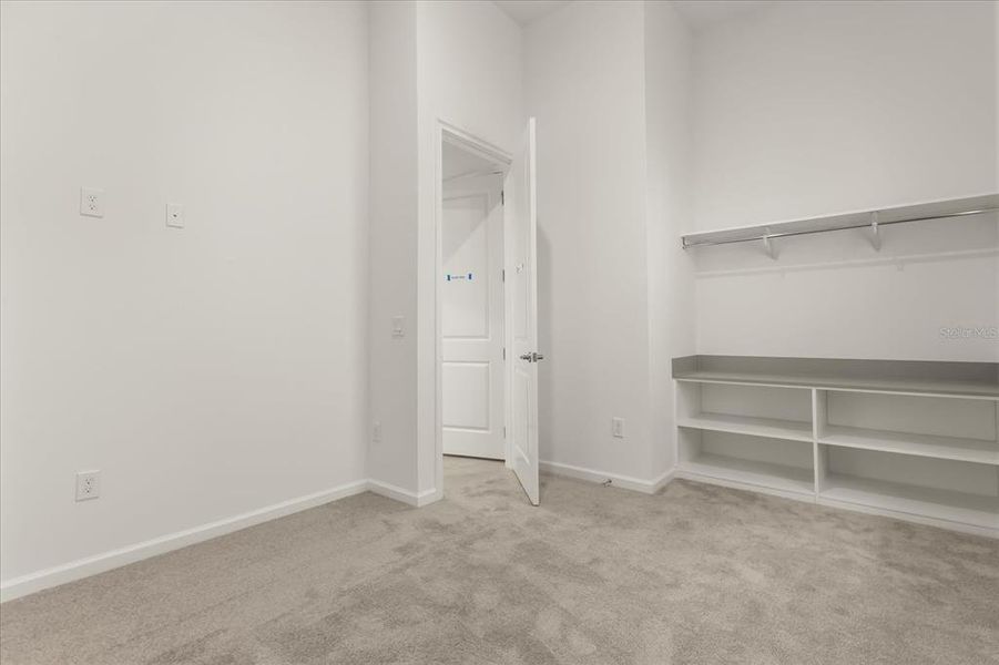 Spacious, unfurnished interior of a new home in , Orlando (Image 24).