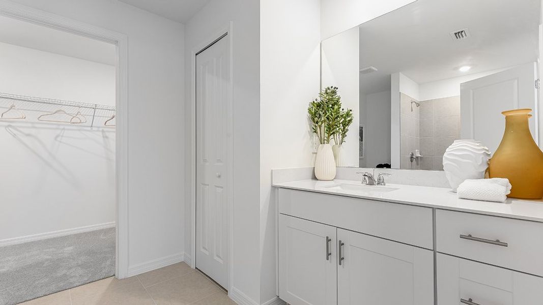 Florida CORE L004 Edison Owners Bath 1of2 F2 Base6 8 4 25