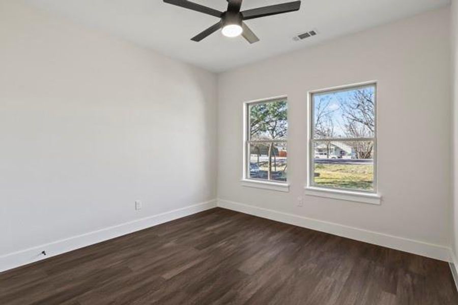 Spacious, unfurnished interior of a new home in , Celeste (Image 21).