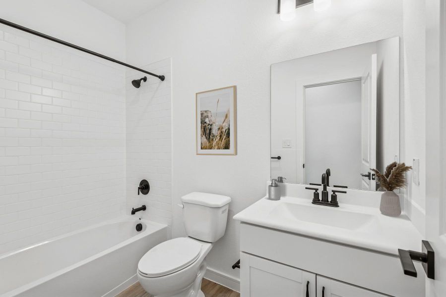 Hall bath 2 (*Photo not of actual home and used for illustration purposes only.)