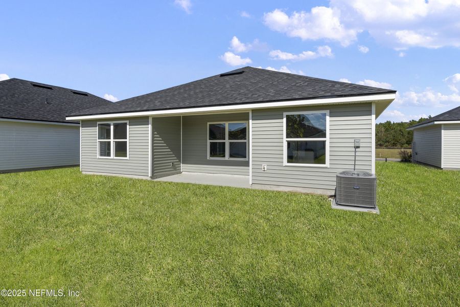 Exterior details and patio area of a home in Summerglen, Jacksonville (Image 4).