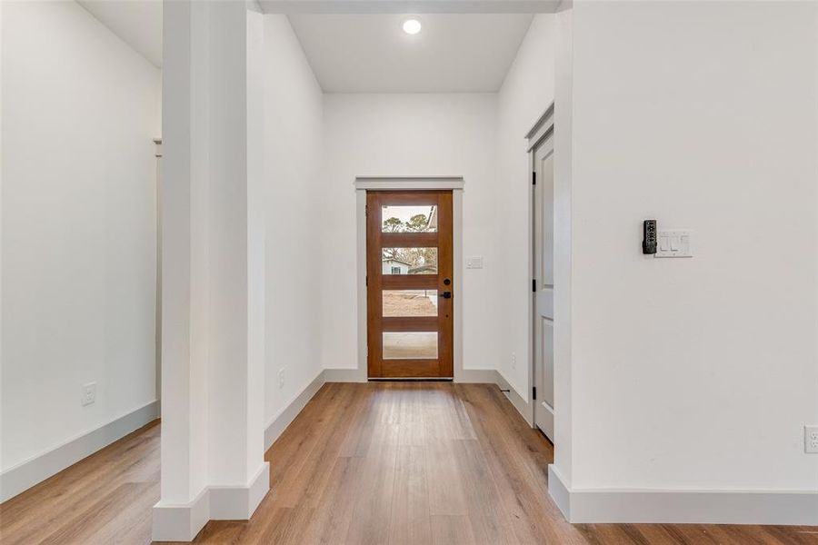Spacious, unfurnished interior of a new home in , Log Cabin (Image 10).