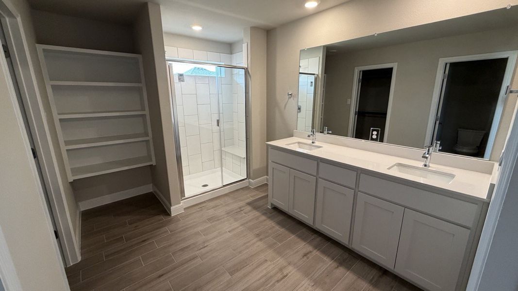 Furnished interior view inside a new home in Shannon Creek, Burleson (Image 9). Furnished interior view inside a new home in Shannon Creek, Burleson (Image 9).