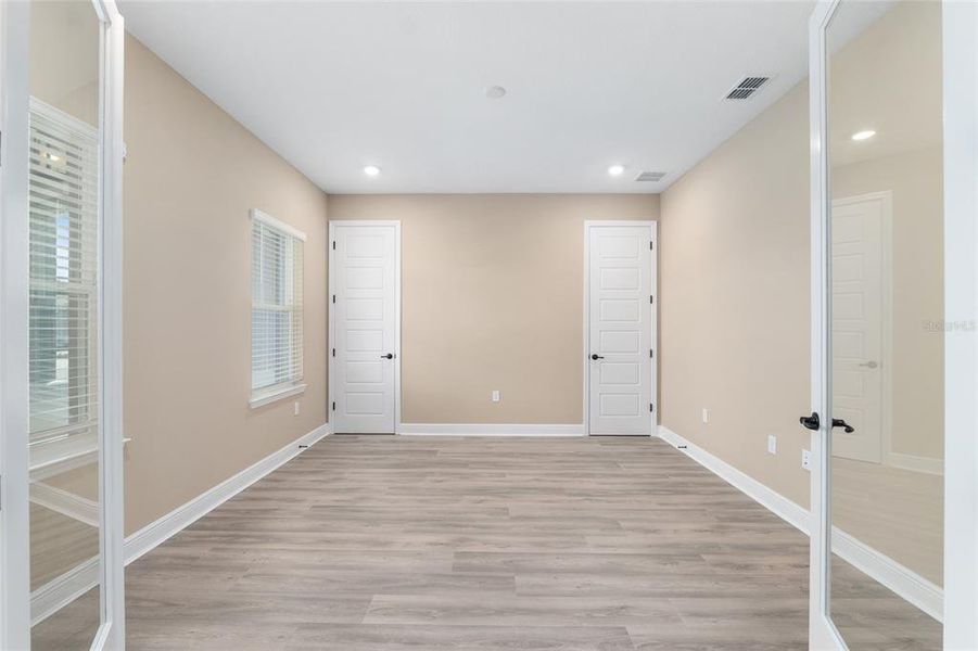 Spacious, unfurnished interior of a new home in , Ocala (Image 24).