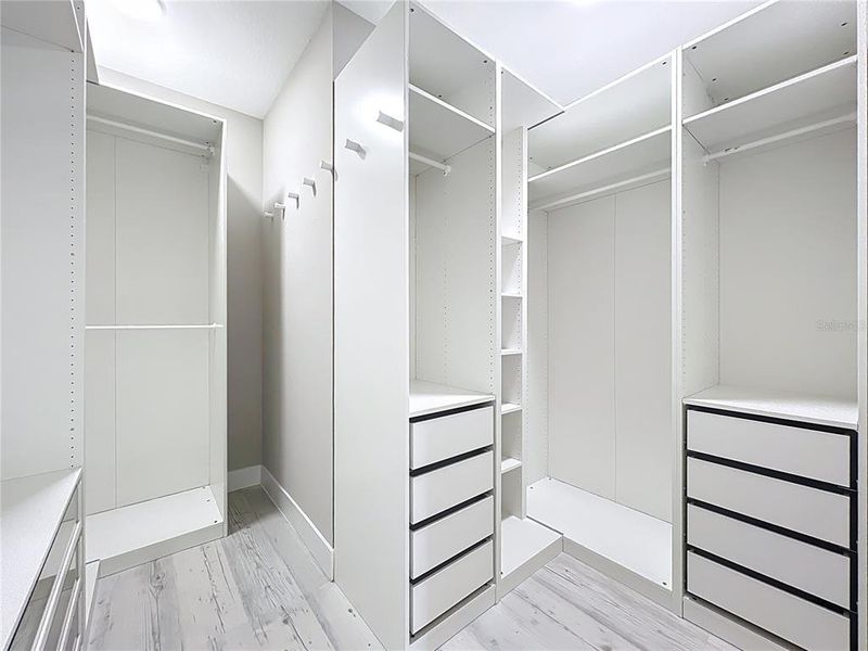 Spacious, unfurnished interior of a new home in , Winter Garden (Image 51).