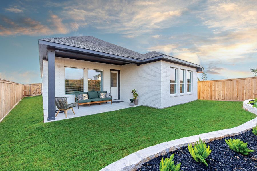Exterior details of a home in Briggs Ranch – Select Classic Series, San Antonio (Image 4).
