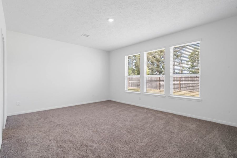 Spacious, unfurnished interior of a new home in Sagecrest Preserve, Conroe (Image 19).