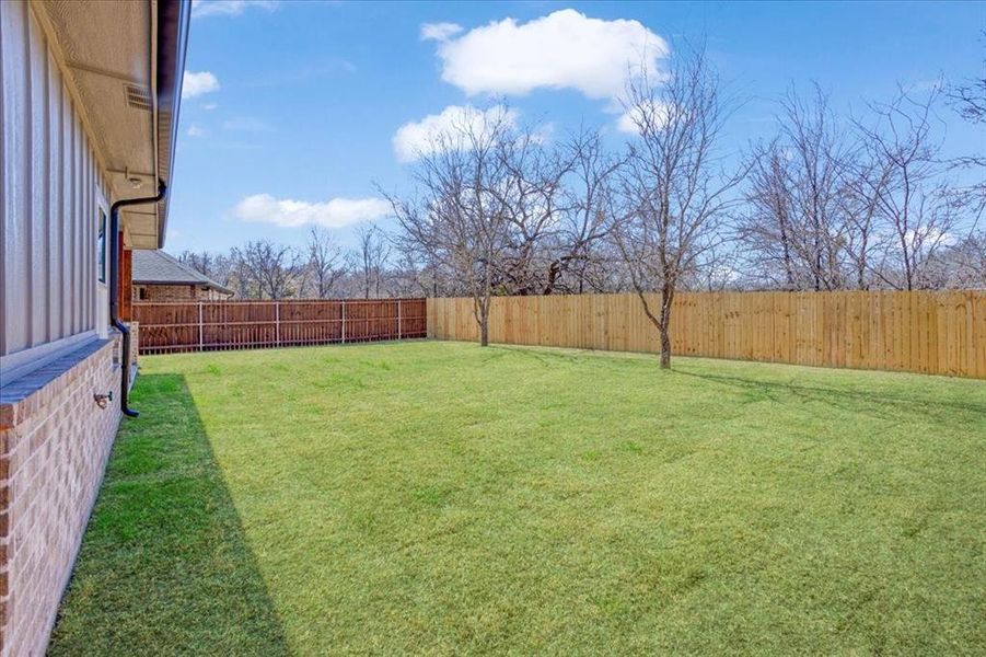 Exterior details and patio area of a home in , Sherman (Image 19).