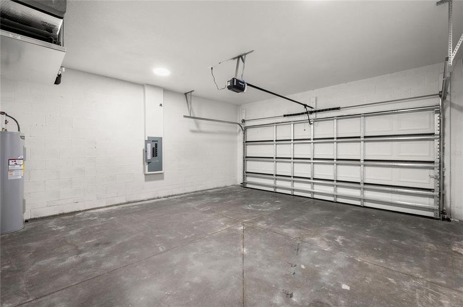 Spacious, unfurnished interior of a new home in , Citrus Springs (Image 19).