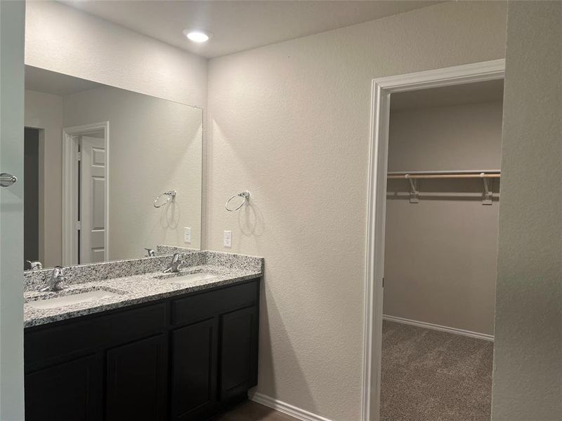 Furnished interior view inside a new home in Park Meadows, Lorena (Image 3).