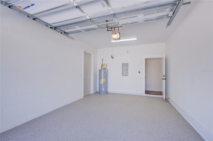 Spacious, unfurnished interior of a new home in , Mount Dora (Image 45).