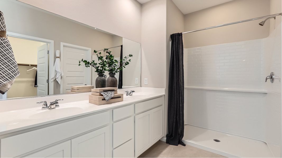 3560 Coronado Owners Bath 1of2 F1 Base6 3560 Coronado Owners Bath 1of2 F1 Base6