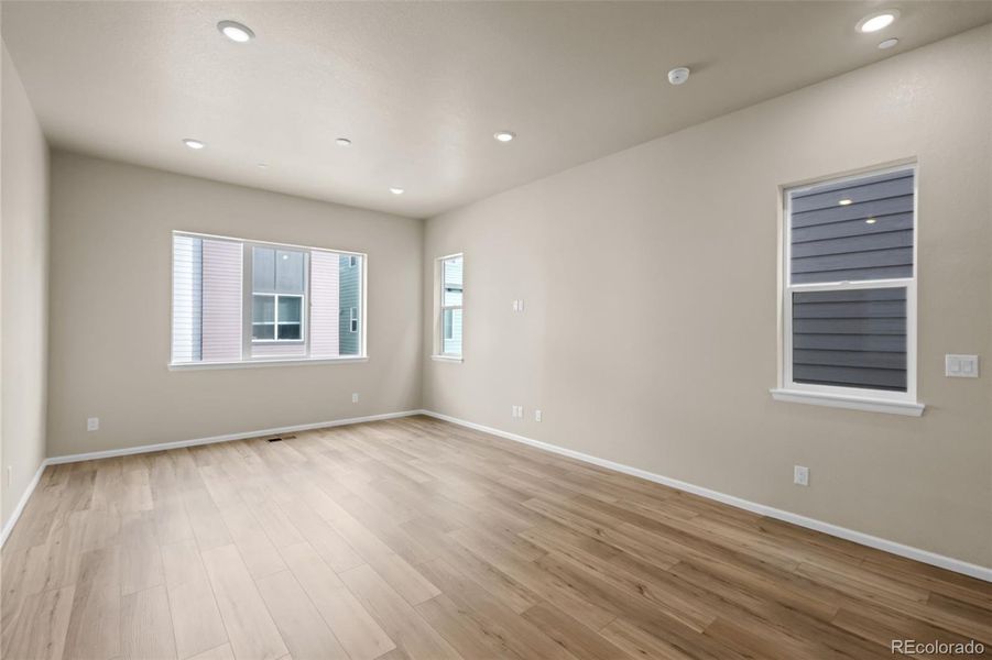 Spacious, unfurnished interior of a new home in Baseline, Broomfield (Image 34).