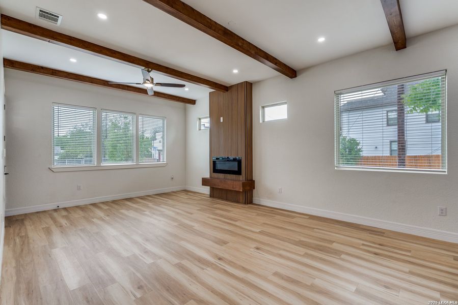 Spacious, unfurnished interior of a new home in , San Antonio (Image 17).