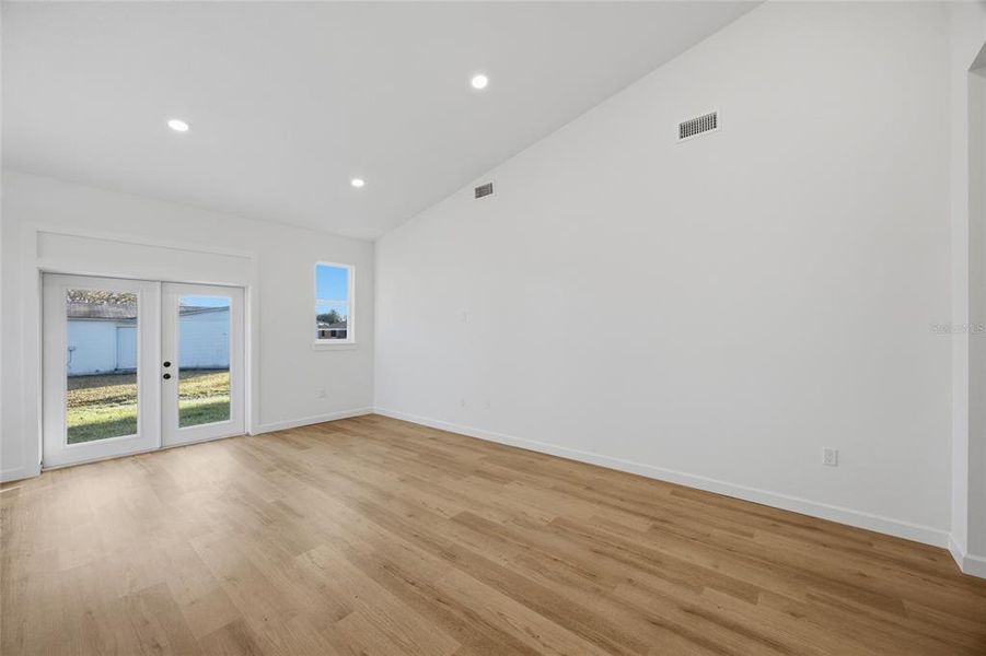 Spacious, unfurnished interior of a new home in , Plant City (Image 17). Spacious, unfurnished interior of a new home in , Plant City (Image 17).