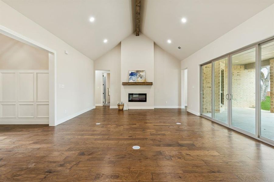 Spacious, unfurnished interior of a new home in , Granbury (Image 29).