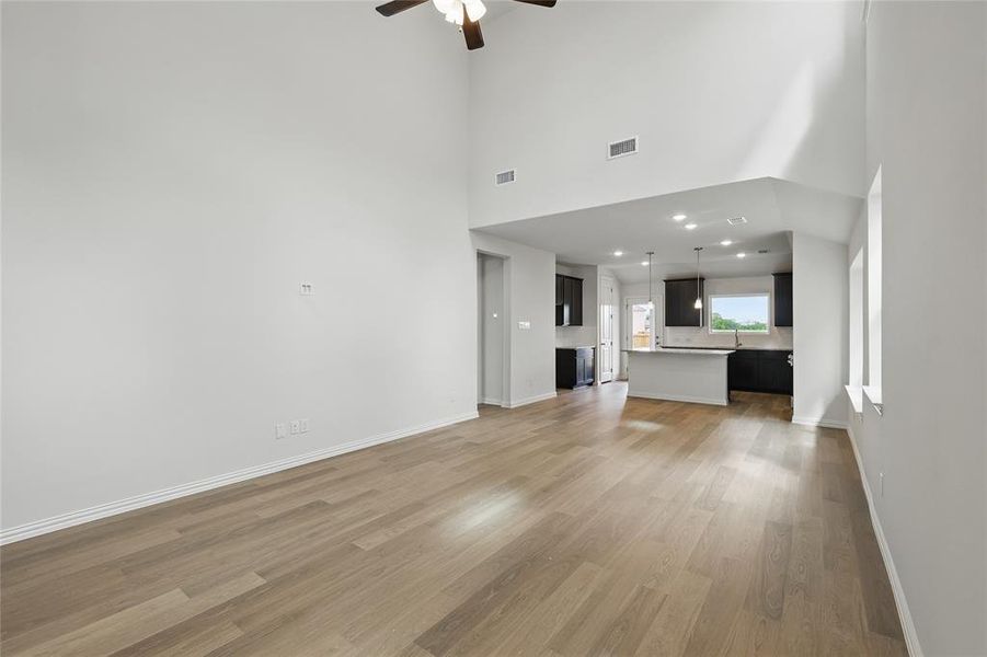 Spacious, unfurnished interior of a new home in Bel Air Village, Sherman (Image 17).