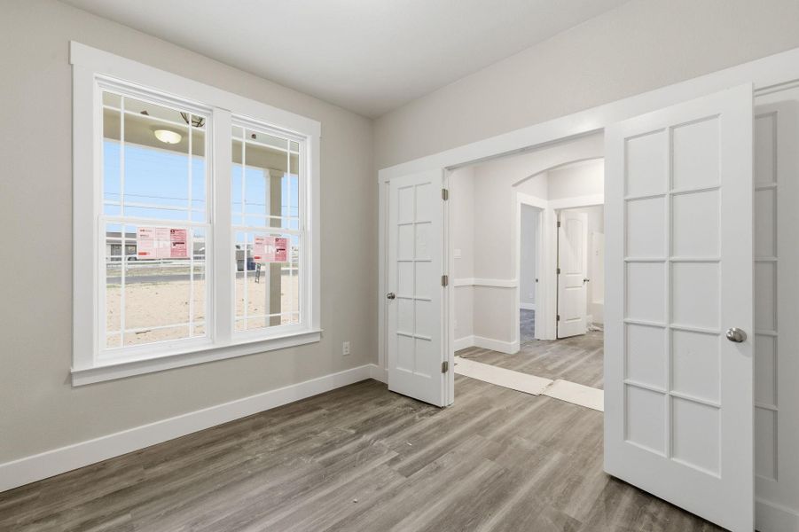 Spacious, unfurnished interior of a new home in Las Palomas Country Club Estates, La Vernia (Image 11).