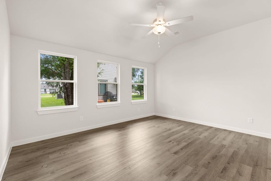 Spacious, unfurnished interior of a new home in Santa Fe, Cleveland (Image 19).
