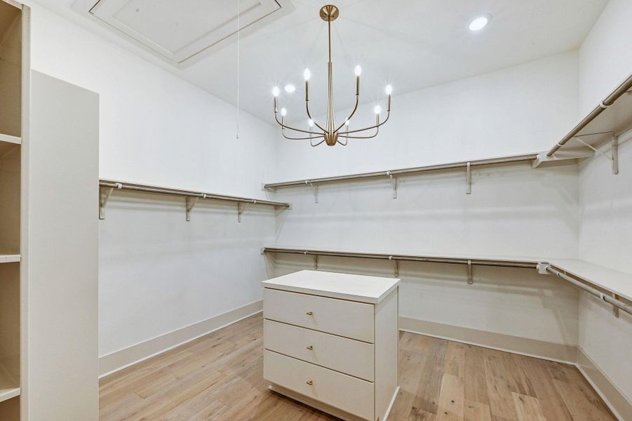 Spacious, unfurnished interior of a new home in , Lakeway (Image 21).