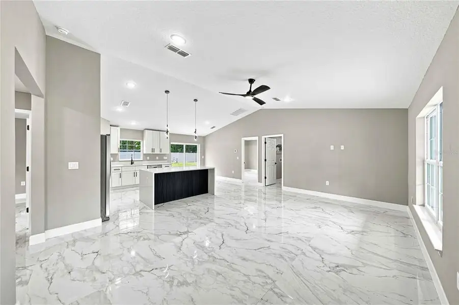 Spacious, unfurnished interior of a new home in , Ocala (Image 21).