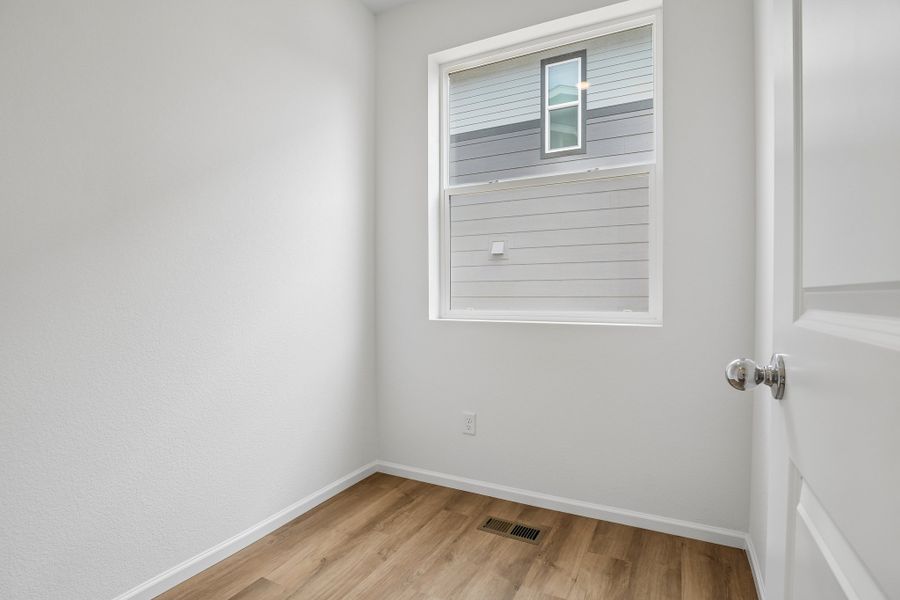Spacious, unfurnished interior of a new home in The Cottages Collection at Ridgeline Vista, Brighton (Image 15).