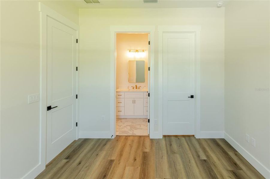 Spacious, unfurnished interior of a new home in , Weeki Wachee (Image 65).