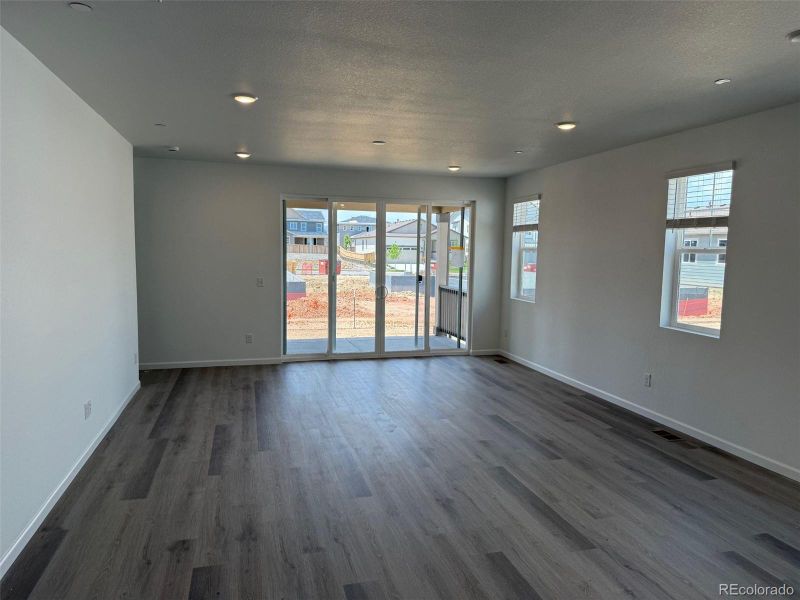 Spacious, unfurnished interior of a new home in Parkdale, Erie (Image 4).