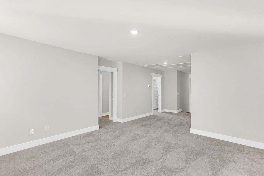 Spacious, unfurnished interior of a new home in Hewing Farms, Summerville (Image 34).