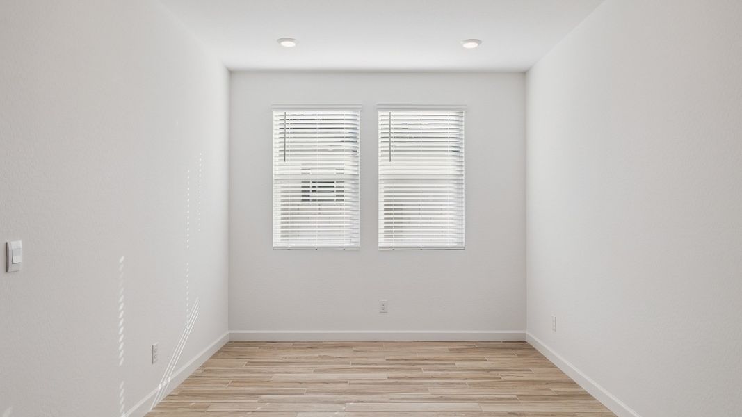 Spacious, unfurnished interior of a new home in Aloravita, Peoria (Image 16).