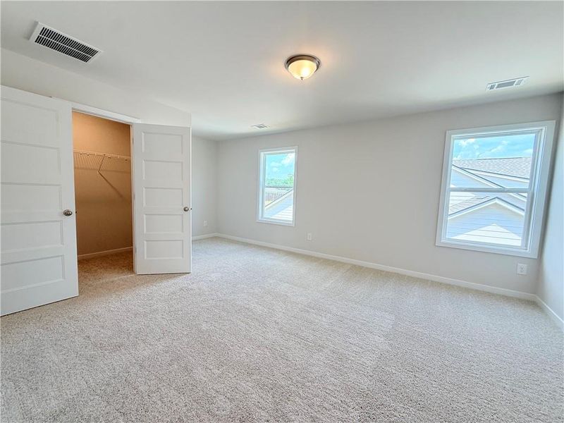 Spacious, unfurnished interior of a new home in Ponderosa Farms Reserve, Gainesville (Image 33).
