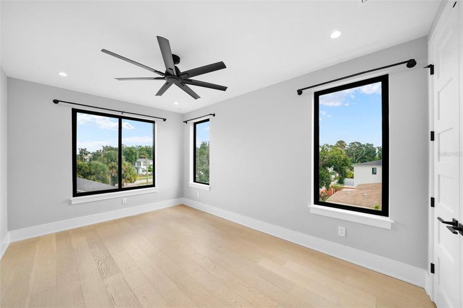 Spacious, unfurnished interior of a new home in , Tampa (Image 36).