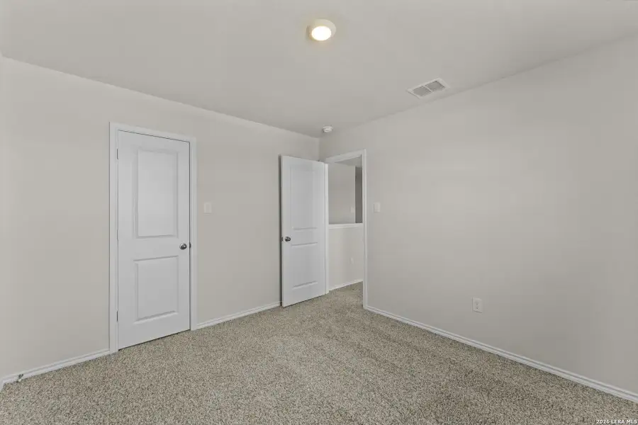 Spacious, unfurnished interior of a new home in Laurel Vistas, San Antonio (Image 25).