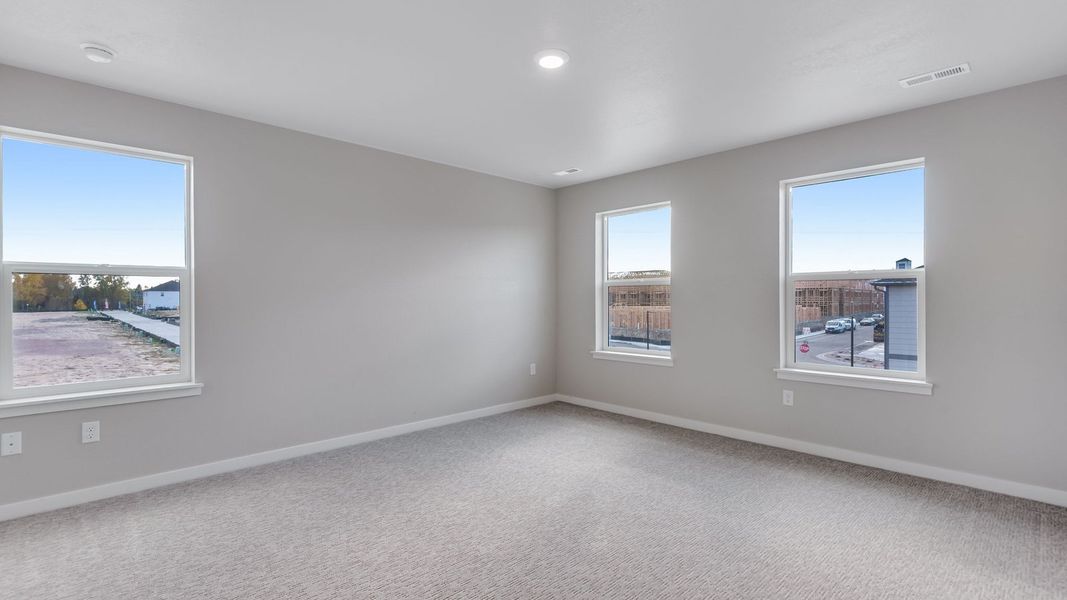 Spacious, unfurnished interior of a new home in Horizon Uptown, Aurora (Image 16).