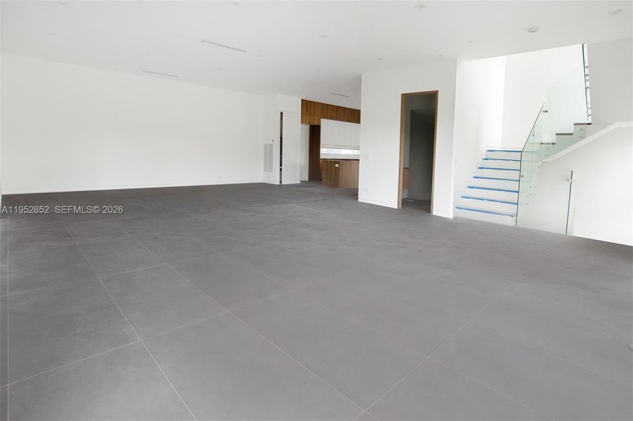 Spacious, unfurnished interior of a new home in , Miami (Image 31).