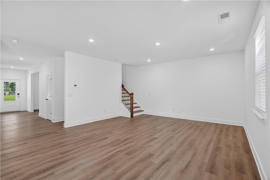 Spacious, unfurnished interior of a new home in Shadow Creek, Jackson (Image 19).