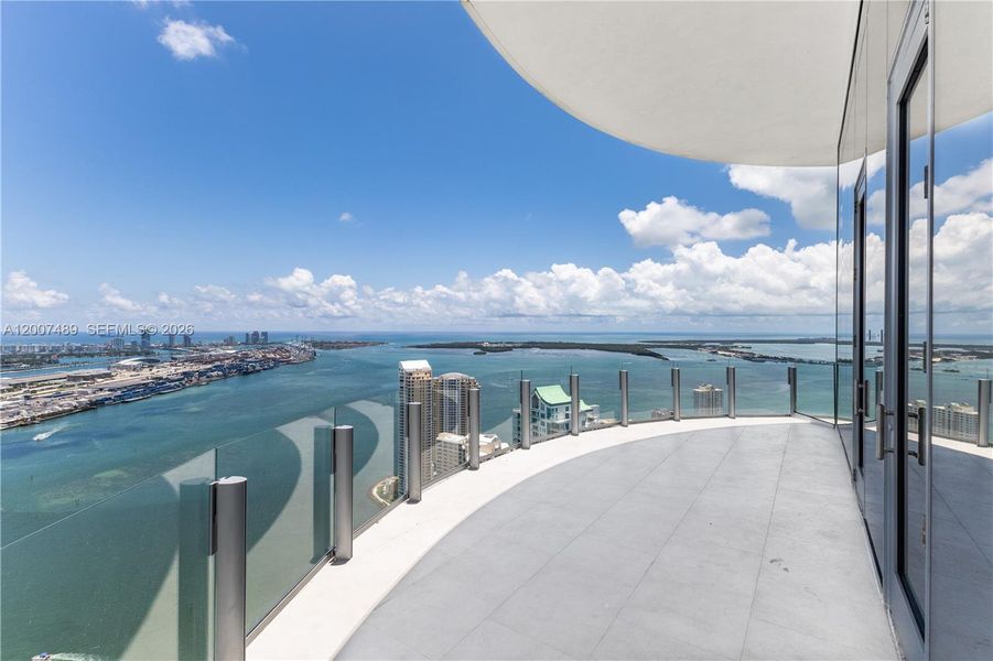 Condo located in Miami, FL showcasing its design and architecture (Image 35).