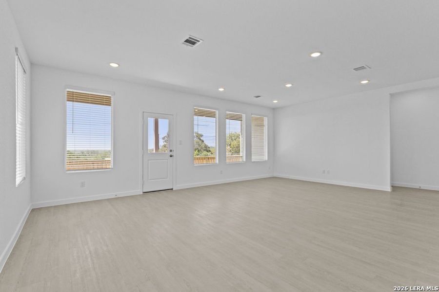 Spacious, unfurnished interior of a new home in Brookmill, San Antonio (Image 28).