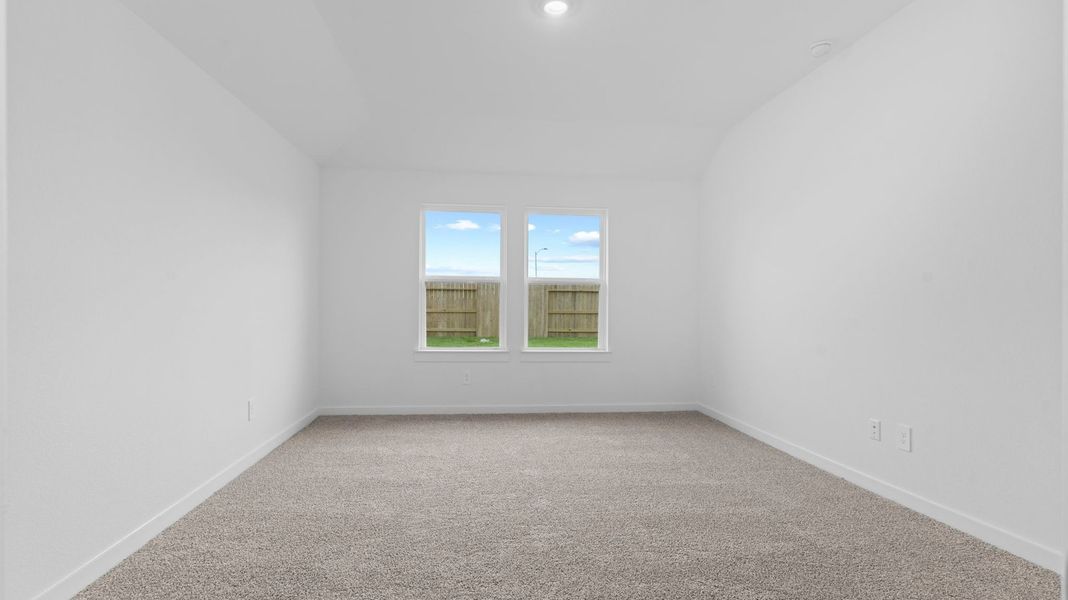 Spacious, unfurnished interior of a new home in Watermark, Alvin (Image 15).