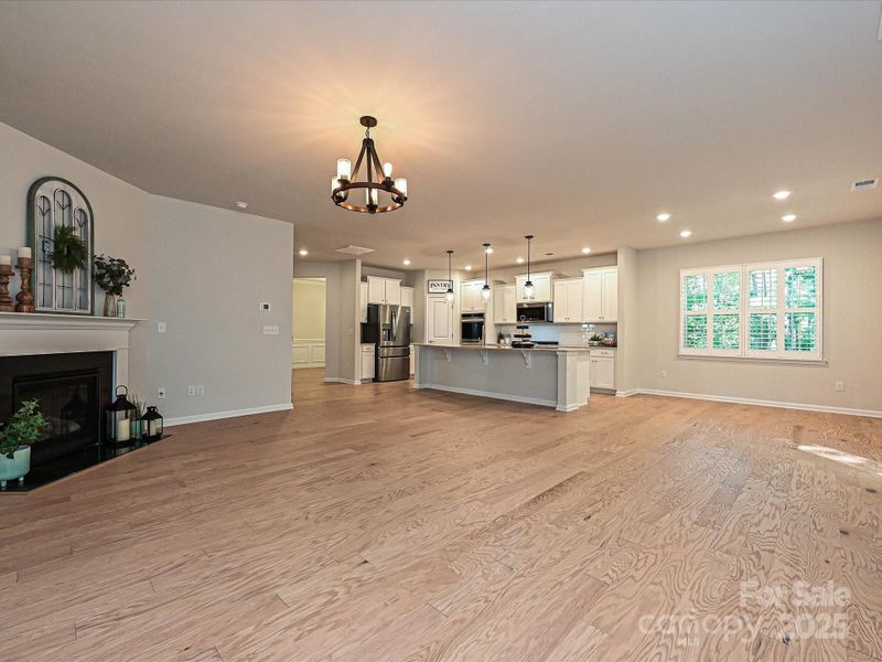 Flowing Great Room/Kitchen/Breakfast Room Spaces Flowing Great Room/Kitchen/Breakfast Room Spaces