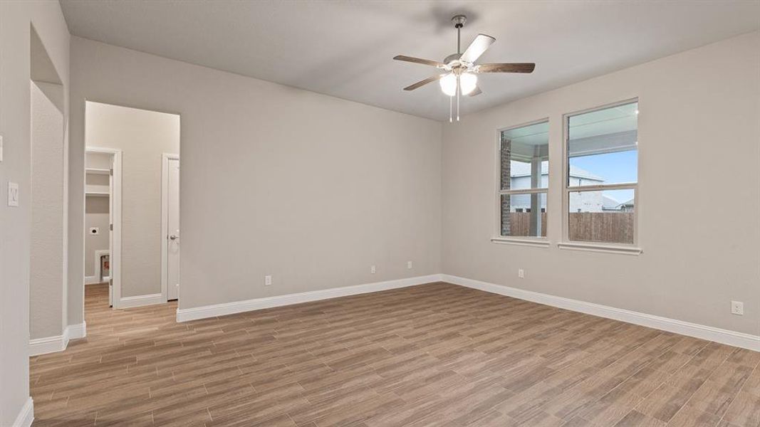 Spacious, unfurnished interior of a new home in Lakeview Pointe, Grand Prairie (Image 13).
