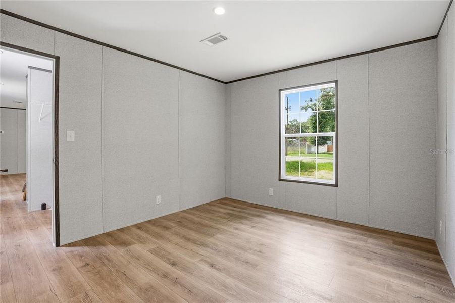 Spacious, unfurnished interior of a new home in , Ocala (Image 12).