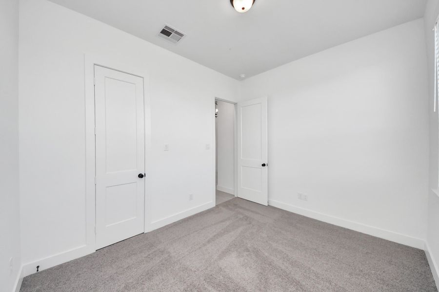 Spacious, unfurnished interior of a new home in Beacon Point, Texas City (Image 21).