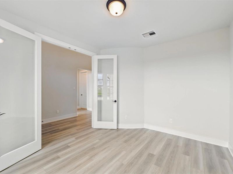 Spacious, unfurnished interior of a new home in Lago Mar, Texas City (Image 26).