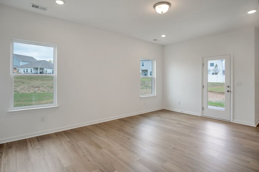 Spacious, unfurnished interior of a new home in Winston Place, Gallatin (Image 14).