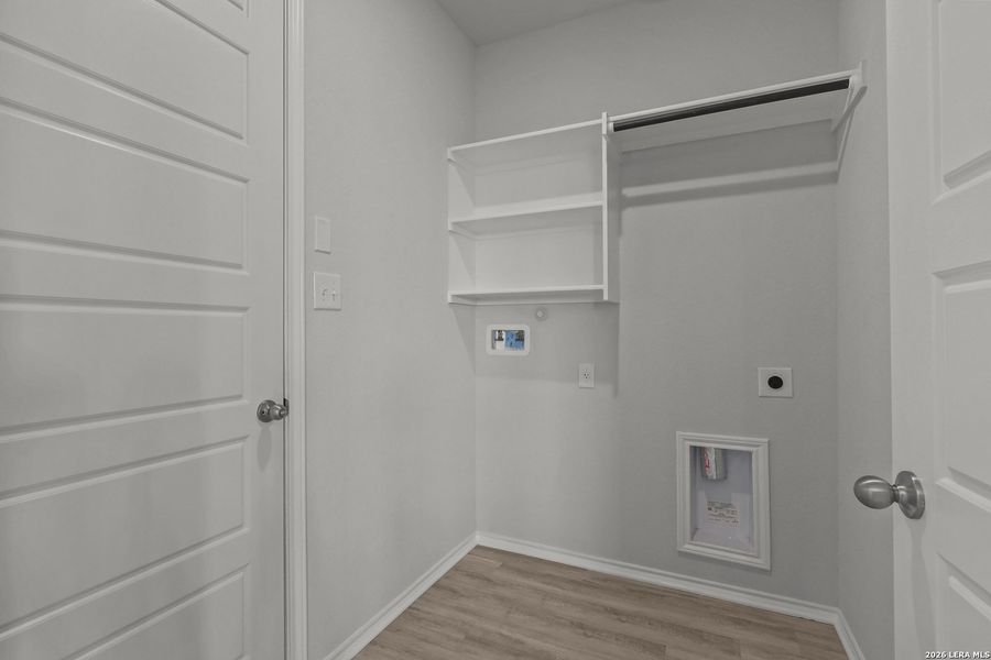 Spacious, unfurnished interior of a new home in Sunflower Ridge, New Braunfels (Image 24).