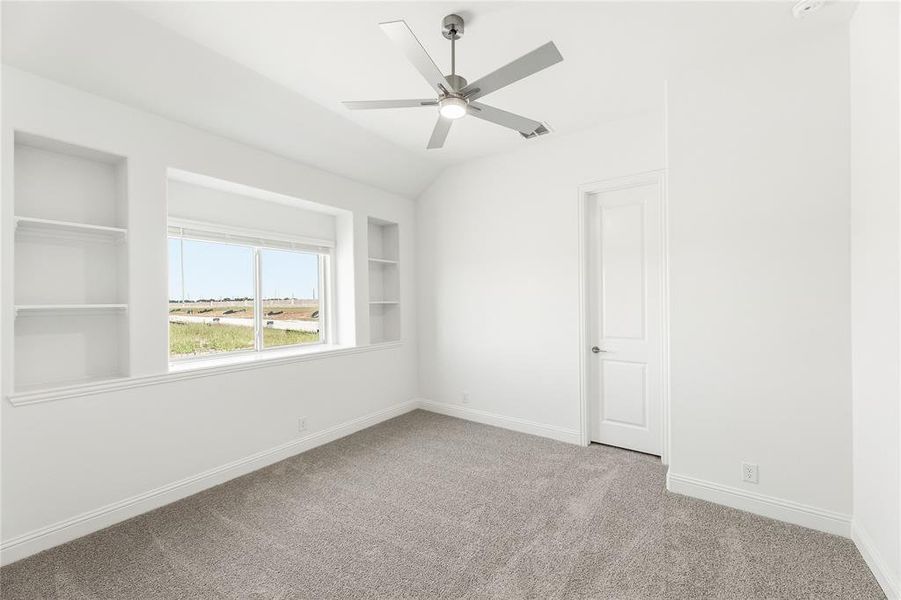 Spacious, unfurnished interior of a new home in Chaparral Park, Oak Point (Image 19). Spacious, unfurnished interior of a new home in Chaparral Park, Oak Point (Image 19).