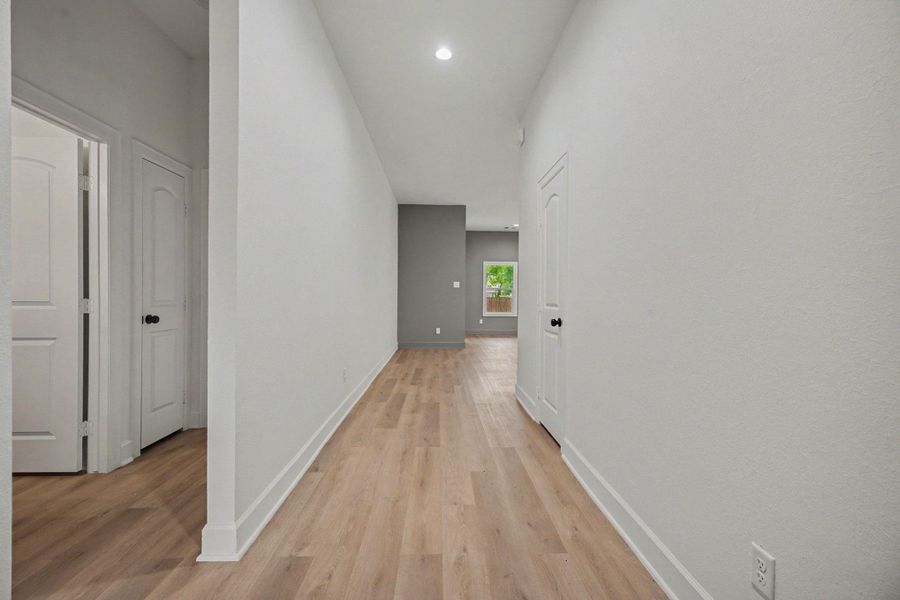 Spacious, unfurnished interior of a new home in , Santa Fe (Image 20). Spacious, unfurnished interior of a new home in , Santa Fe (Image 20).